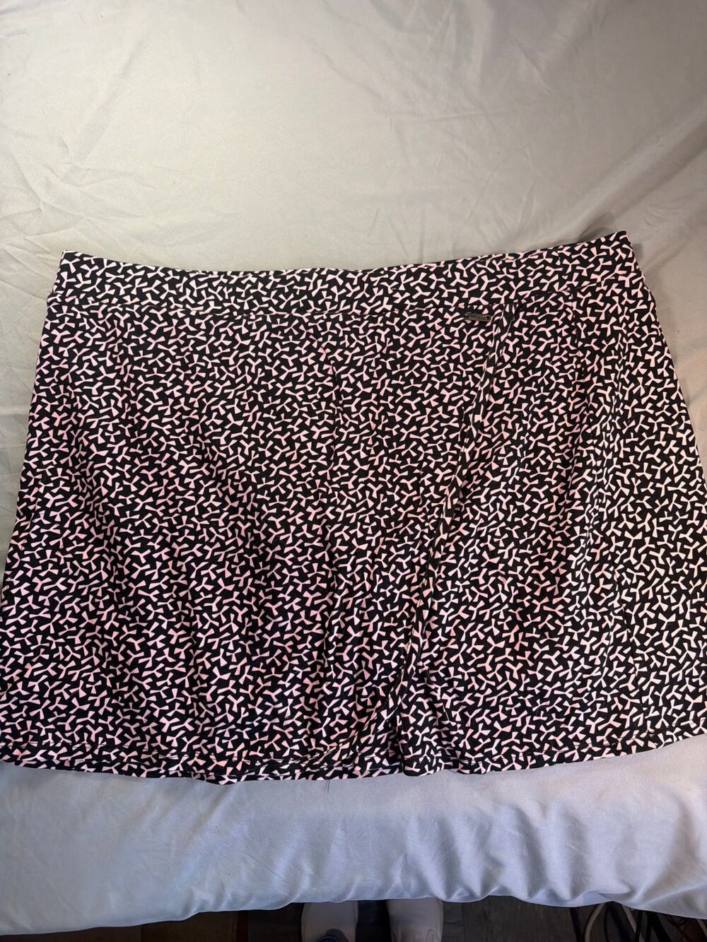 Jones New York Signature Women's Black/Pink Pull on Skort size XXL